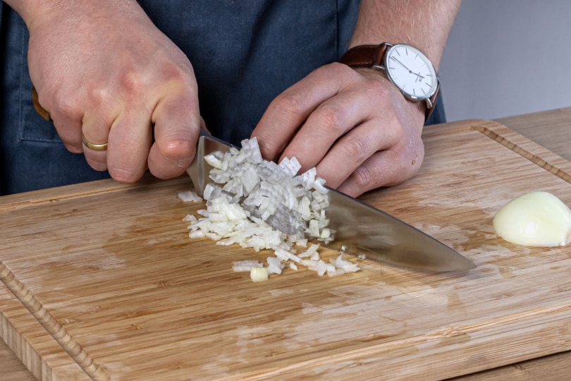 Zwiebeln schneiden