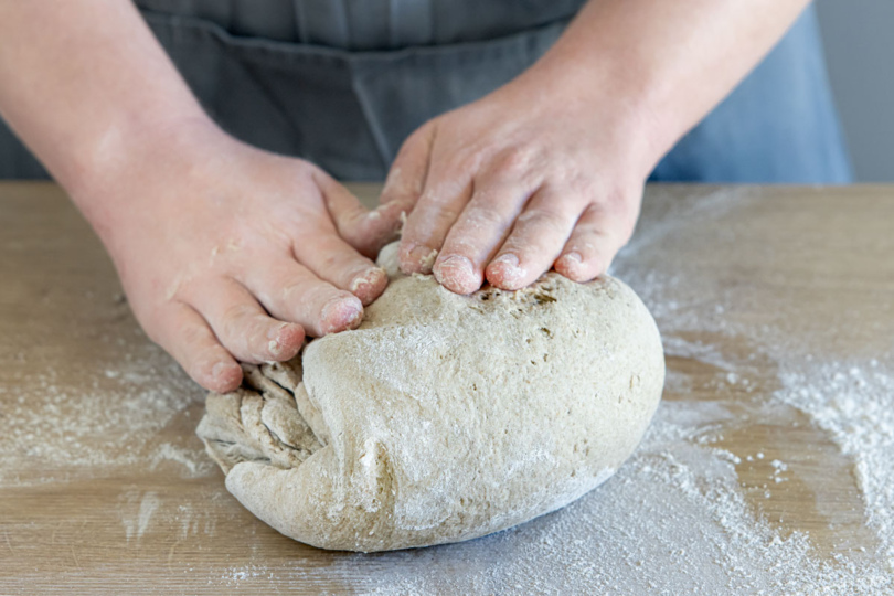 Roggenbrot kneten
