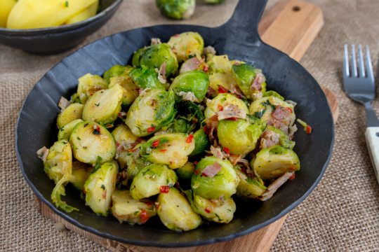 Rosenkohl mit Speck aus der Pfanne