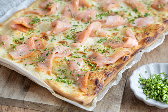 Flammkuchen mit Räucherlachs