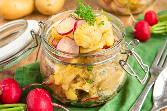 Kartoffelsalat mit Radieschen