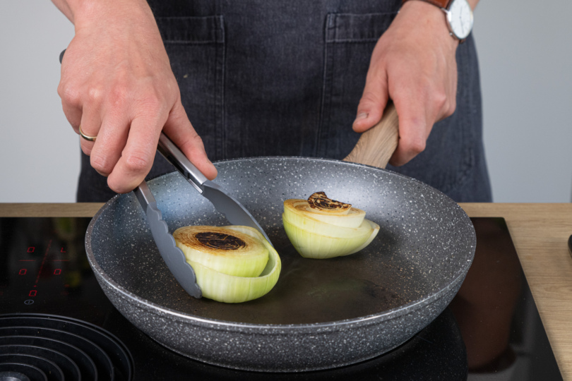 Zwiebel anrösten