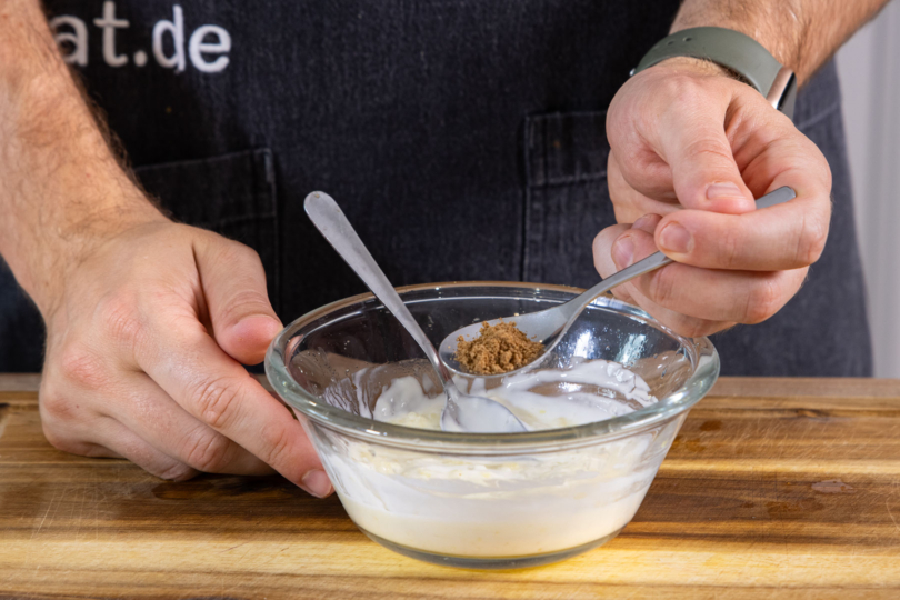 Garam Masala zur Marinade geben