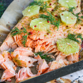 Lachs mit Haut im Ofen saftig garen