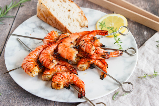 Marinierte Garnelen mit Schale grillen