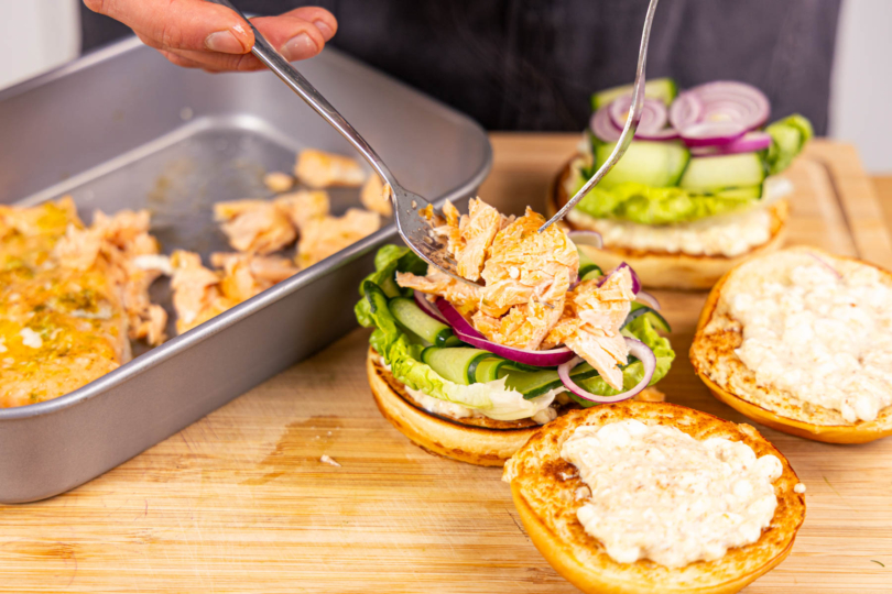 Pulled Lachs Burger belegen